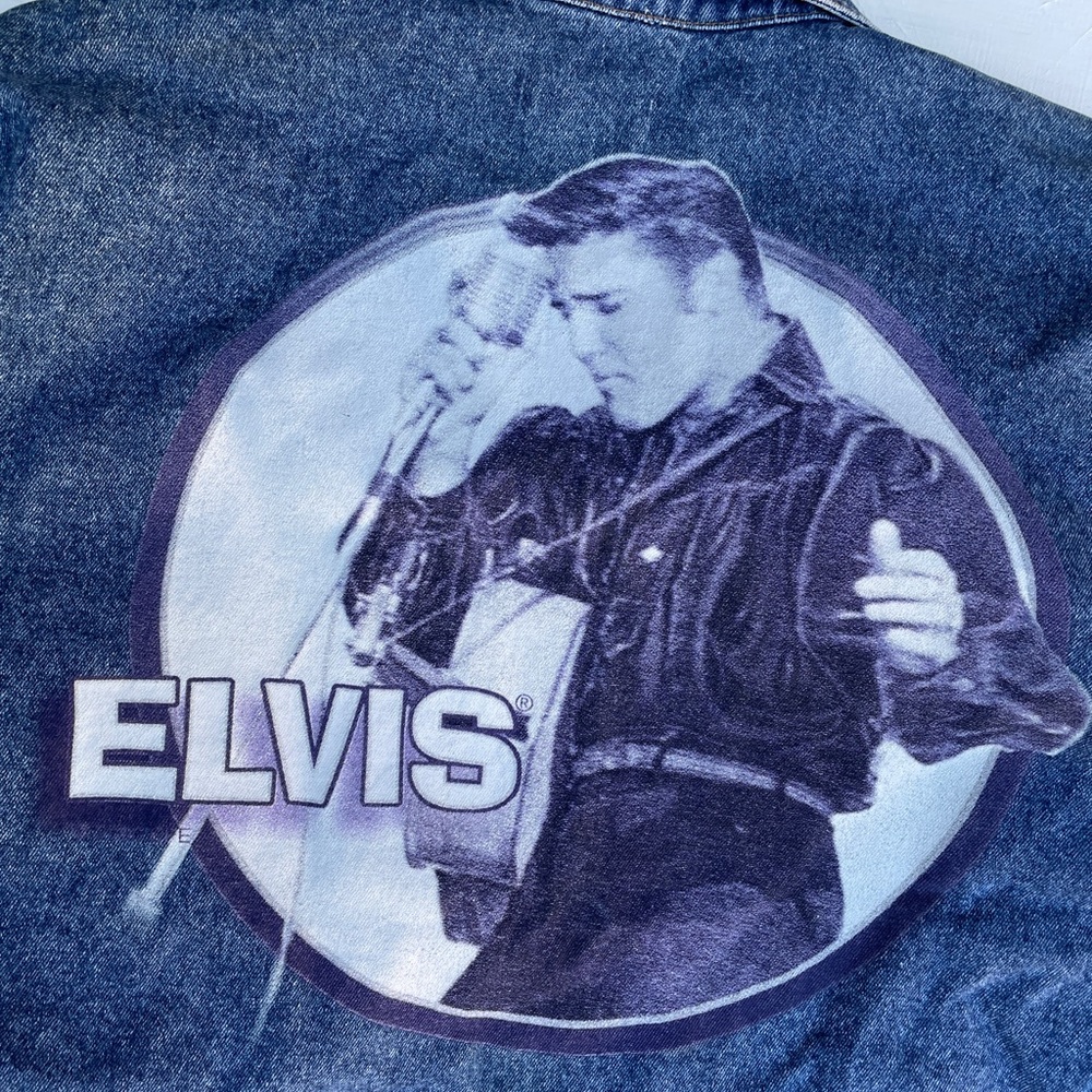 Vintage Men’s extra large denim trucker jacket with ELVIS on back